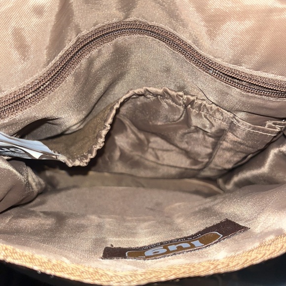 Lug - Picture 7 of 15